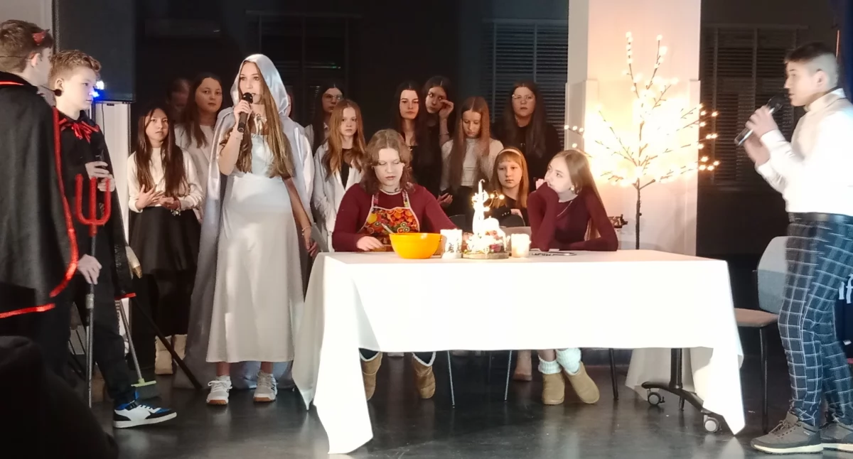 Przedstawienie świąteczne i Kawiarenka Charytatywna. Huta Dąbrowa znów zachwyca!