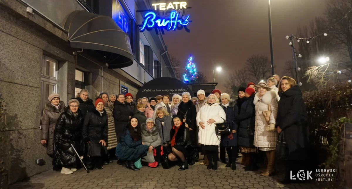 Magiczny wieczór w Warszawie! Słuchacze Łukowskiego Uniwersytetu Trzeciego Wieku oczarowani musicalem „Polita”