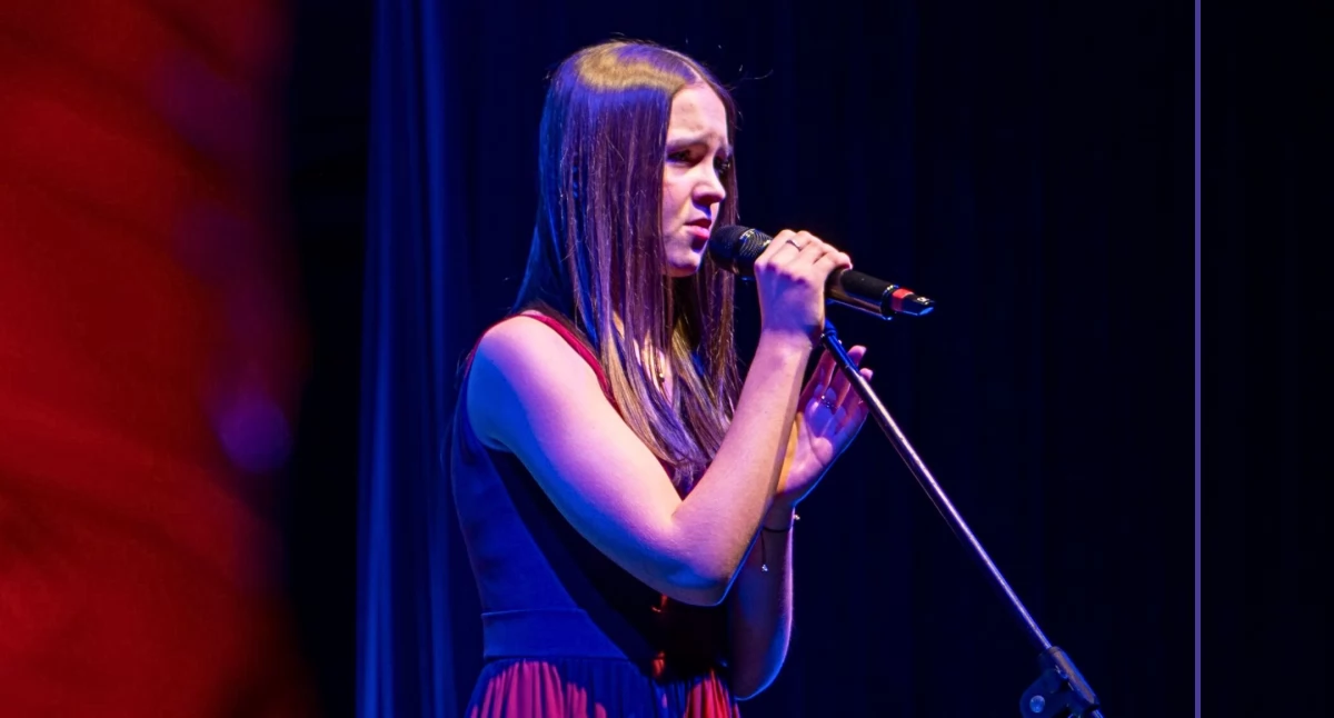 Agata Kowal z Łukowa podbija festiwale kolędowe! Kolejne sukcesy młodej wokalistki!