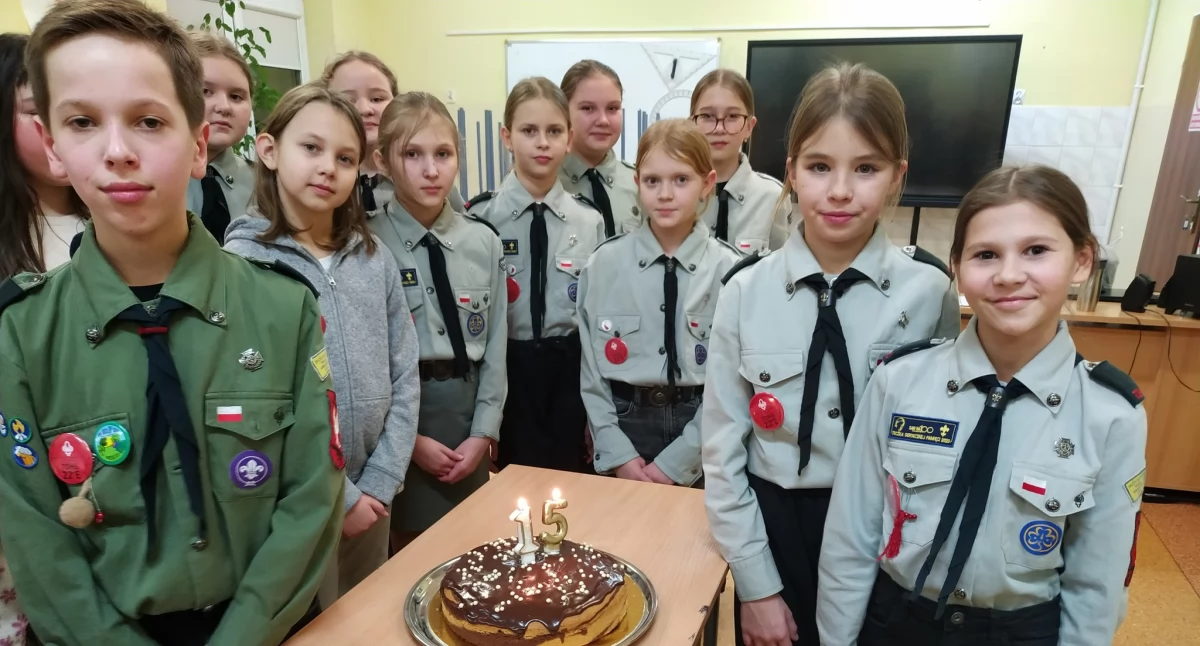 „Laboratorium Mocy” w Starych Kobiałkach: Harcerze Świętowali 15-lecie Drużyny i Przygotowali Widowiskową Inscenizację Historyczną!
