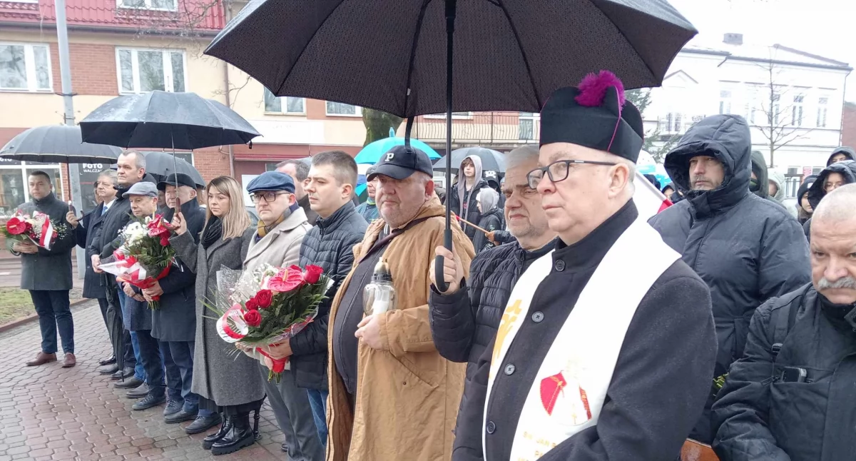 Łuków uczcił 162. rocznicę Powstania Styczniowego. Uroczystość na Placu Narutowicza [ZDJĘCIA + WIDEO]