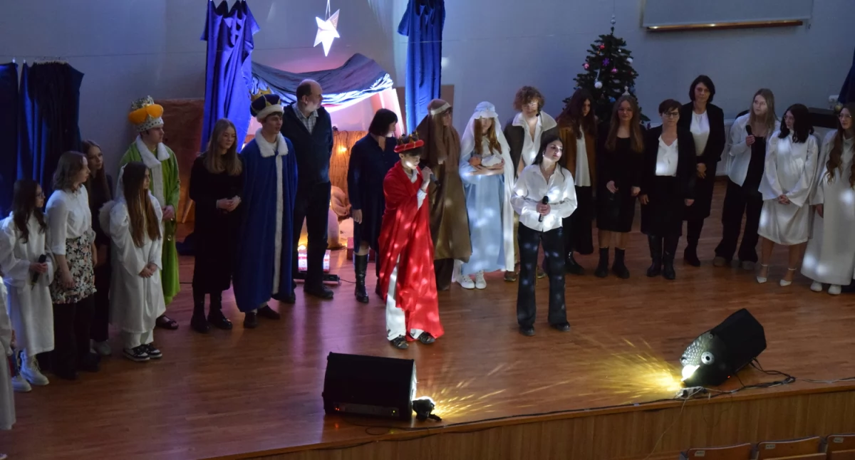 I Liceum w Łukowie wprowadziło magiczną atmosferę świąt – zobacz relację z Jasełek!