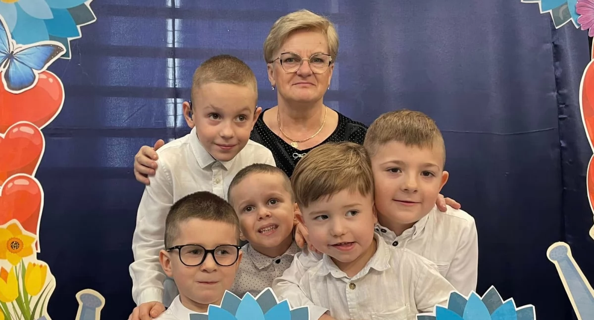 Kreatywne wyzwania i taniec „Babuszki”. Wyjątkowe święto Babci i Dziadka w szkole w Zastawiu [ZDJĘCIA + WIDEO]