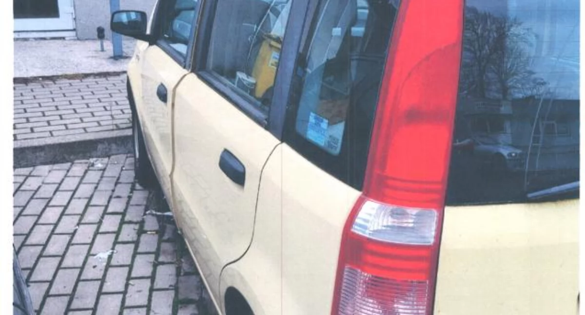 Porzucone samochody blokują parkingi w Łukowie! Interwencja urzędników w toku