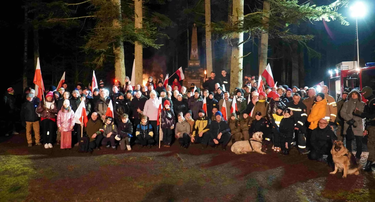 Pamięć bohaterów Powstania Styczniowego: Marsz   Powstańczy do Jaty  [ZDJĘCIA]