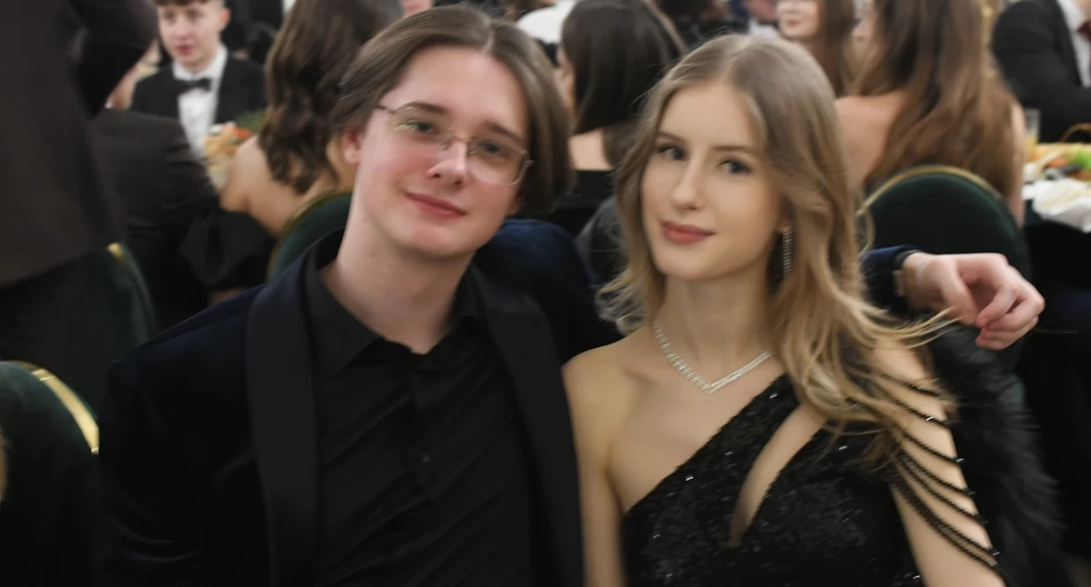 Najpiękniejsze pary na studniówce IV LO im. Jana Pawła II – zobacz zdjęcia!