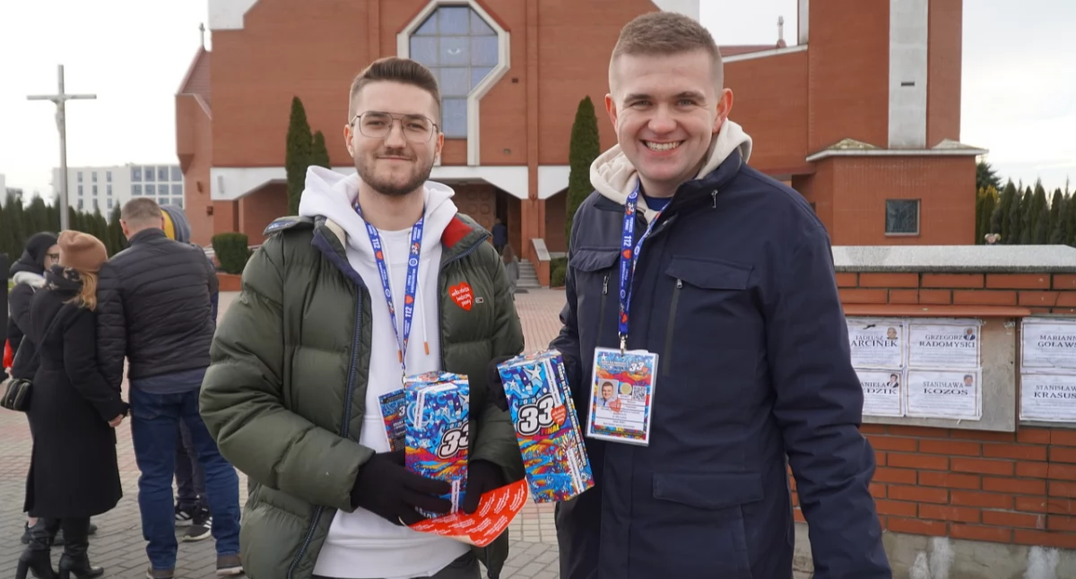 Mateusz Popławski wspiera WOŚP. Gdzie kwestował zastępca burmistrza Łukowa? [ZDJĘCIA]