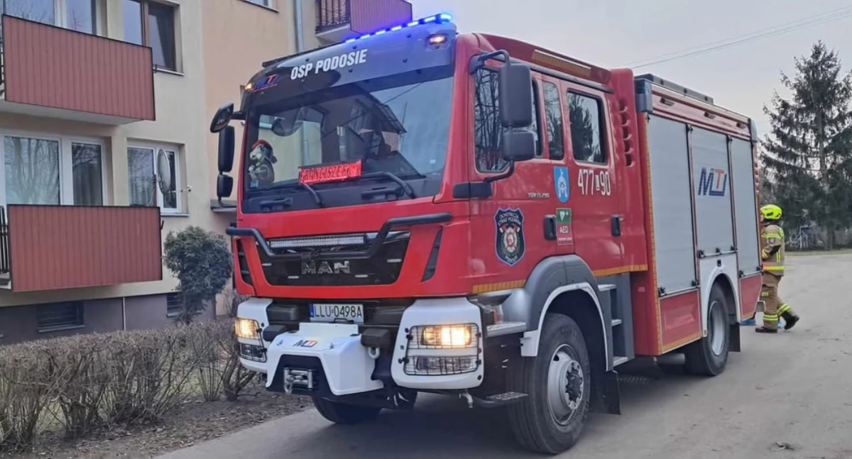 85-letnia kobieta potrzebowała pomocy. Strażacy z OSP Podosie pomogli ją uratować