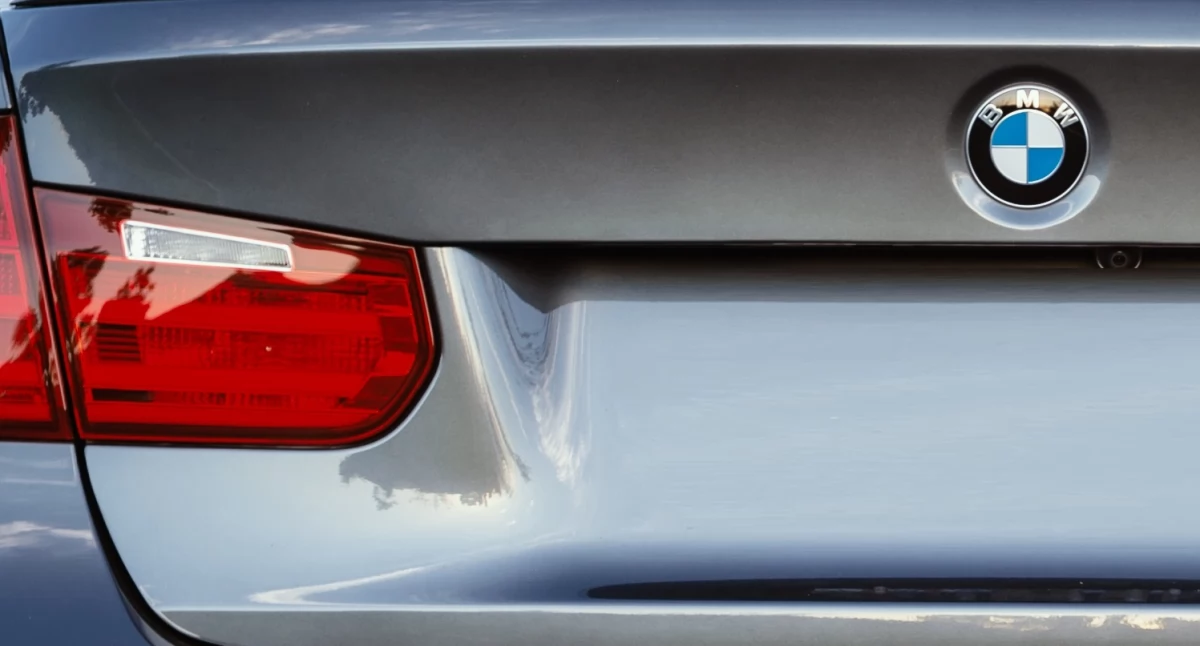 Skrajna nieodpowiedzialność! Kierowca BMW w Sarnowie złamał zakaz i jechał na podwójnym gazie