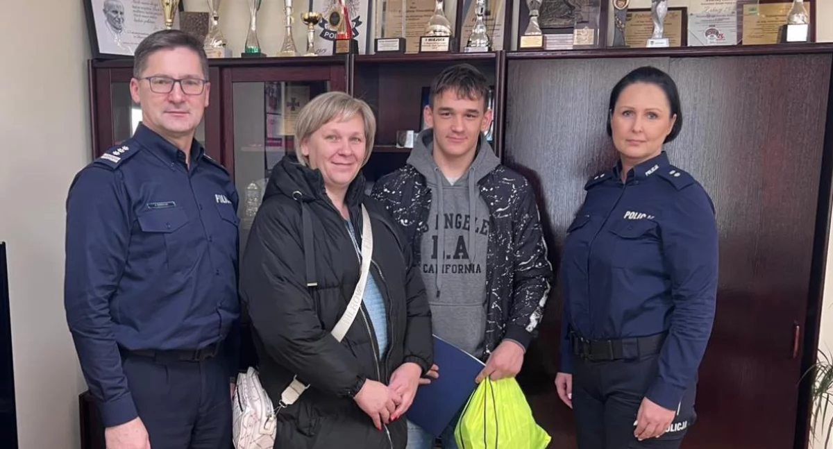 15-latek bohaterem! Spotkanie z policją po powstrzymaniu nożownika w autobusie miejskim