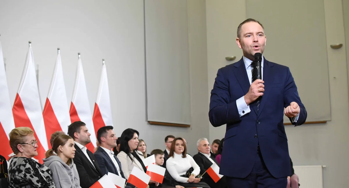 Karol Nawrocki w Łukowie: „Matki i żony są inwigilowane!” Kandydat na prezydenta ostro o rządzie i zastraszaniu kobiet