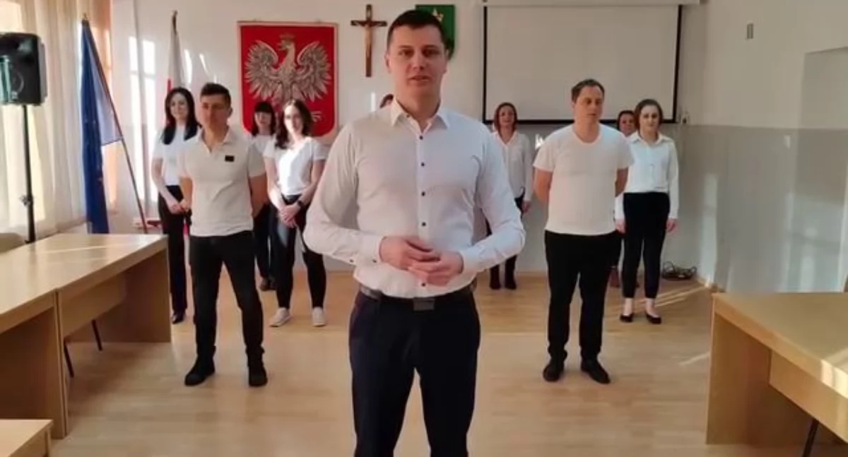 Wójt i urzędnicy z Gminy Trzebieszów w ruchu! Pompki i przysiady dla Dawidka [ZOBACZ WIDEO]