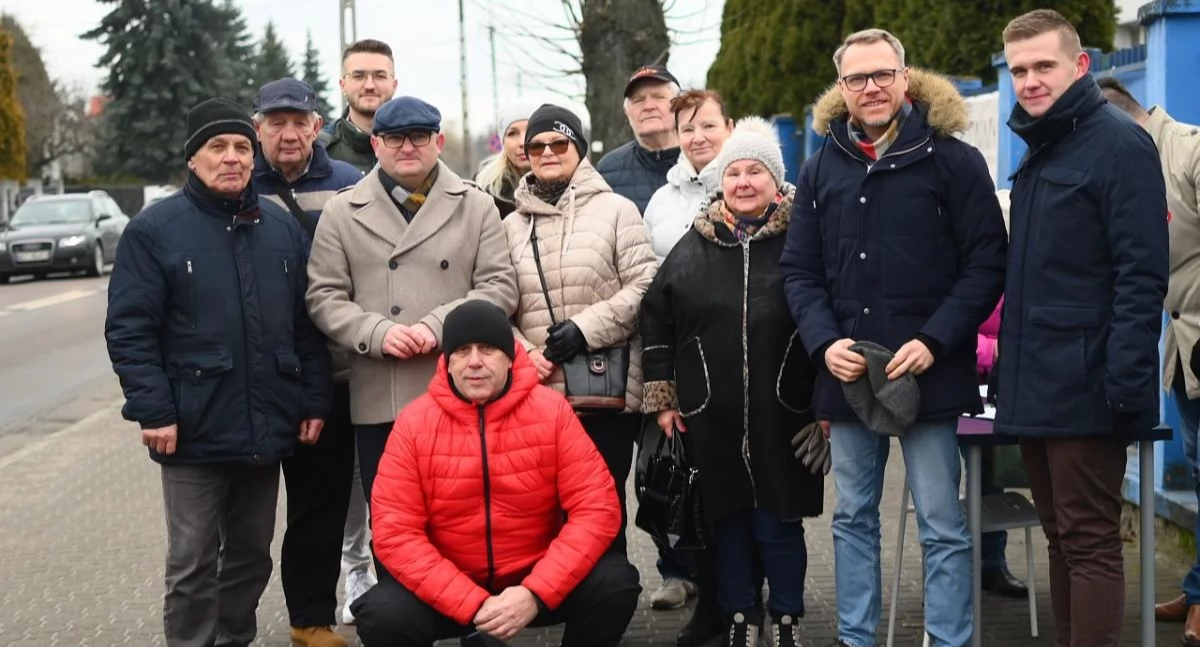 Polityczne starcie na ulicy Prusa! Zbiórka podpisów dla Rafała Trzaskowskiego budzi emocje [ZDJĘCIA]