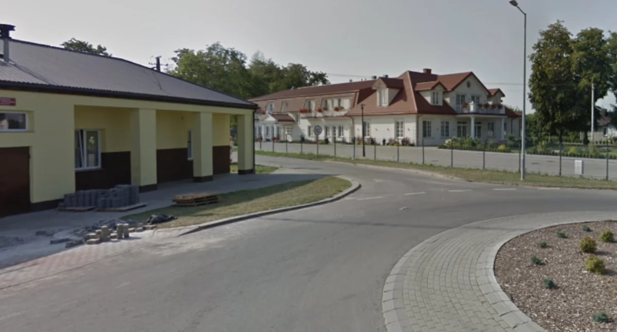 Plama oleju na drodze do Siedlec! Strażacy w akcji na rondzie w Biardach