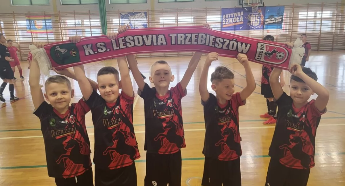 Udany występ KS Lesovia Trzebieszów – młodzi piłkarze na podium