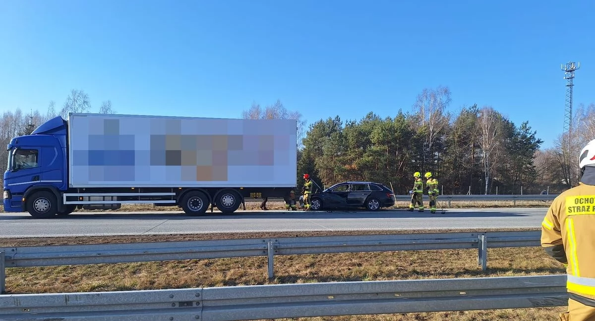 Mieszkaniec gminy Łuków zatrzymał się na pomoc – Ukrainiec wjechał w jego ciężarówkę!