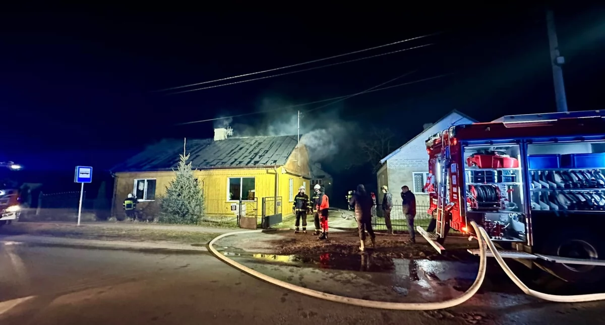 Pożar domu w Gminie Stanin!  Szybka akcja strażaków zapobiegła tragedii!