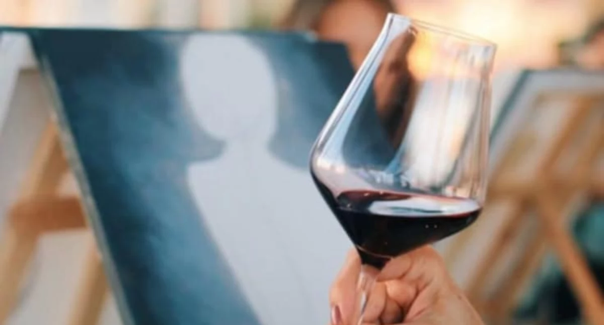 Malowanie i wino? Wyjątkowe warsztaty w Łukowie dla kobiet, które chcą się zrelaksować i odkryć talent!