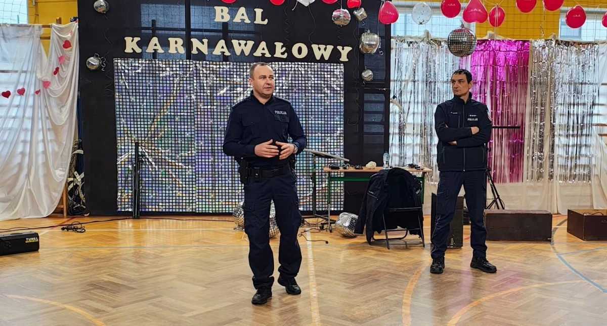 Policjanci odwiedzili uczniów w Wólce Domaszewskiej! Takie spotkania to skarb dla dzieci i rodziców