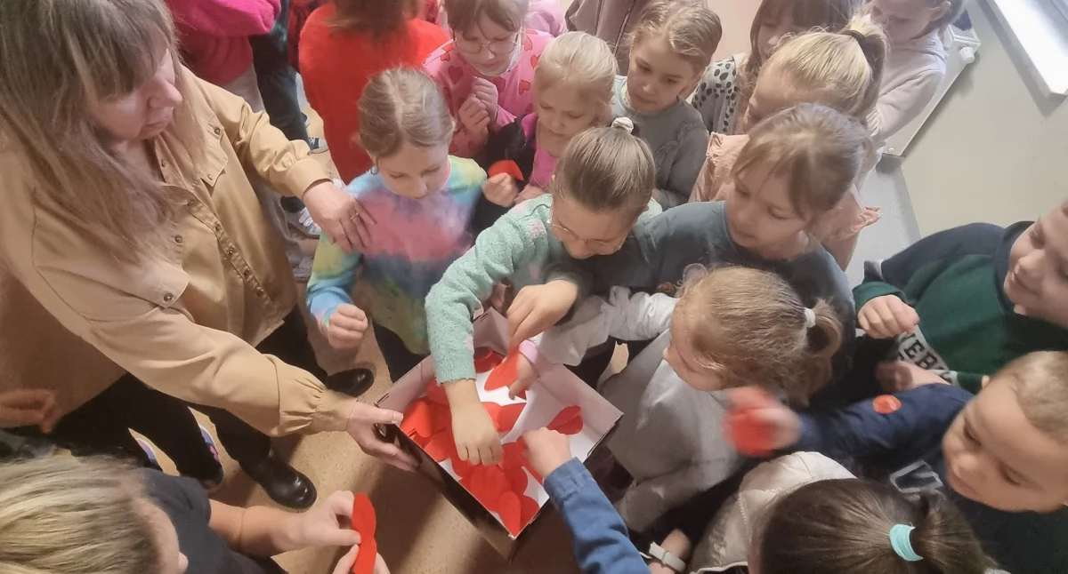 Walentynki w Zespole Szkół w Tuchowiczu: Miłość i Przyjaźń w Sercu Szkoły!