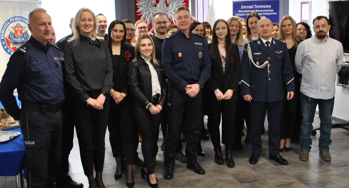 Łukowska policja świętuje Dzień Służby Cywilnej! Komendant dziękuje pracownikom za ich trud