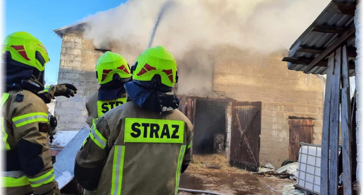 Wójt Gminy Krzywda dziękuje strażakom za heroiczną walkę z pożarem w Podosiu