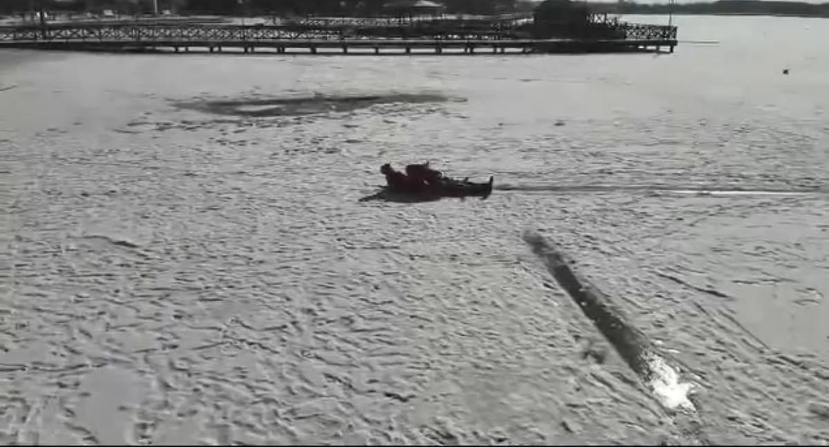 Łukowscy strażacy szkolili się na kruchym lodzie! Akcja na Zalewie Zimna Woda – ZOBACZ WIDEO!