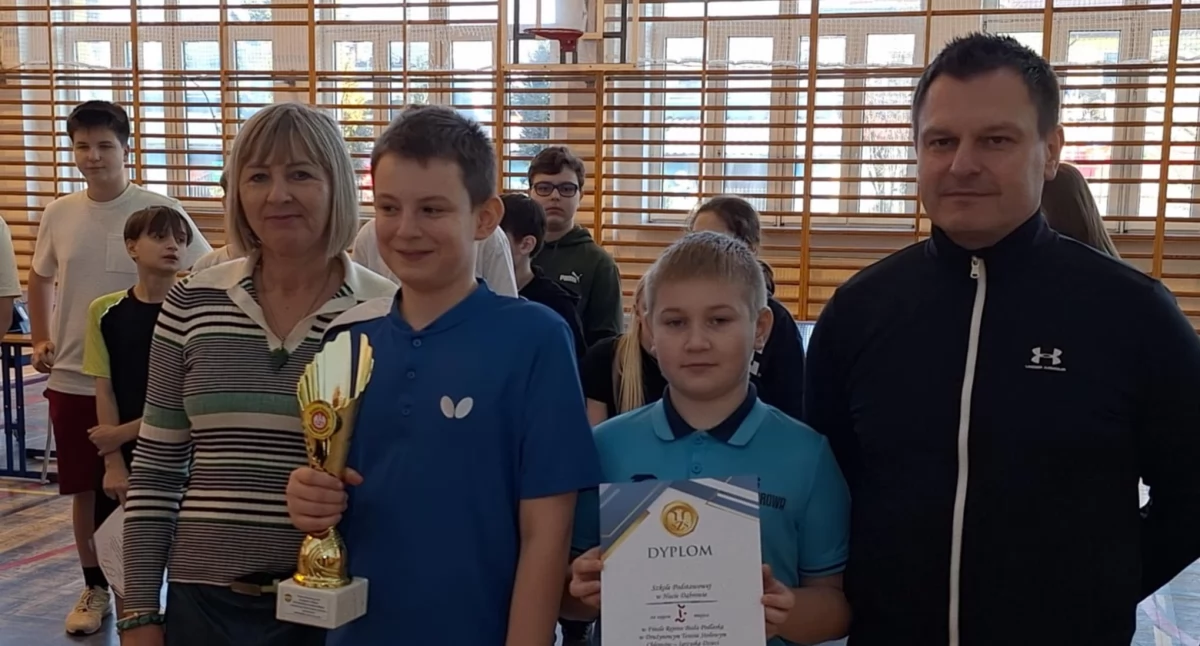 Triumf tenisistów stołowych z Huty Dąbrowy! Awans do mistrzostw województwa bez straty seta!