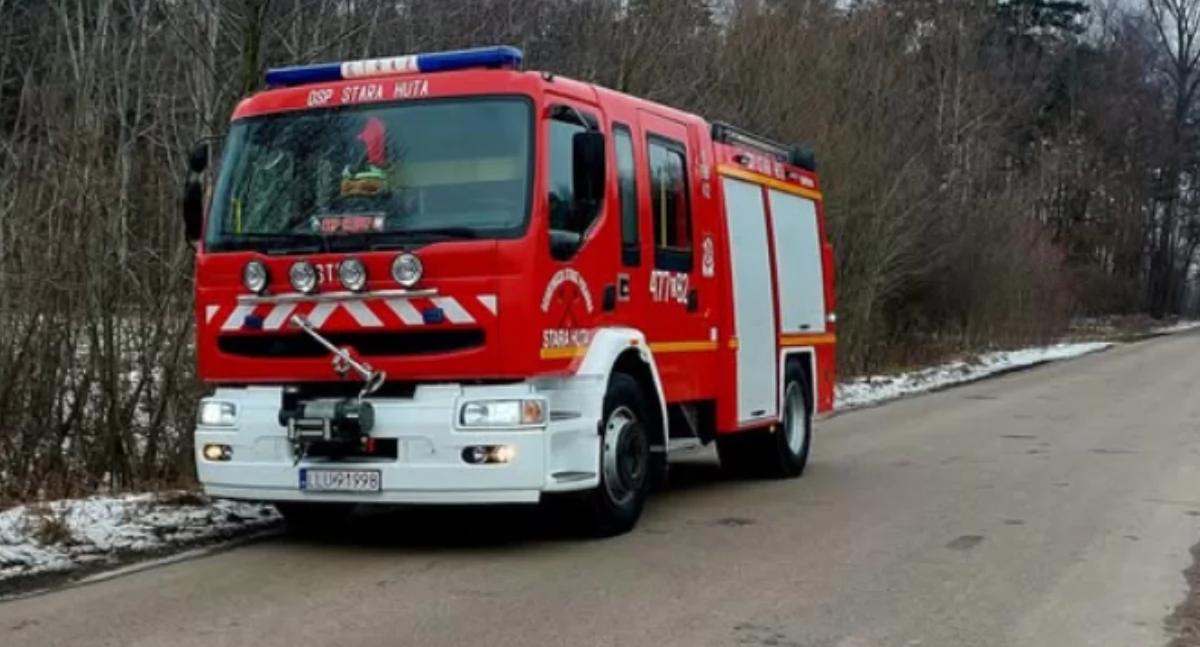 Akcja łukowskich strażaków: Pożar ładowarki rolniczej w Starej Hucie