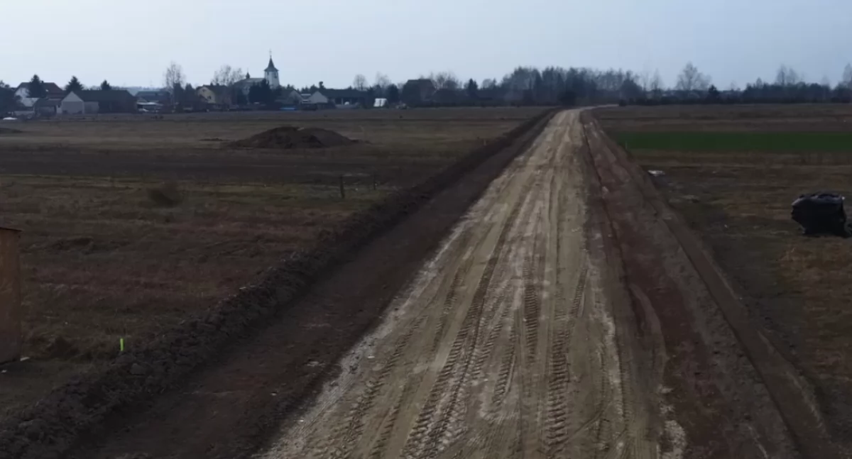 Gmina Łuków z dofinansowaniem na budowę dróg w Dąbiu i Karwaczu (WIDEO)