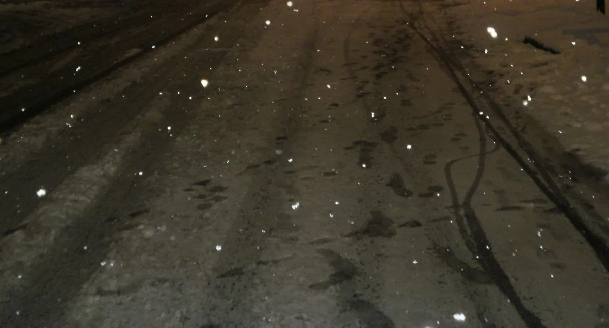 Uwaga! W nocy gołoledź w powiecie łukowskim – kierowcy i piesi w niebezpieczeństwie!