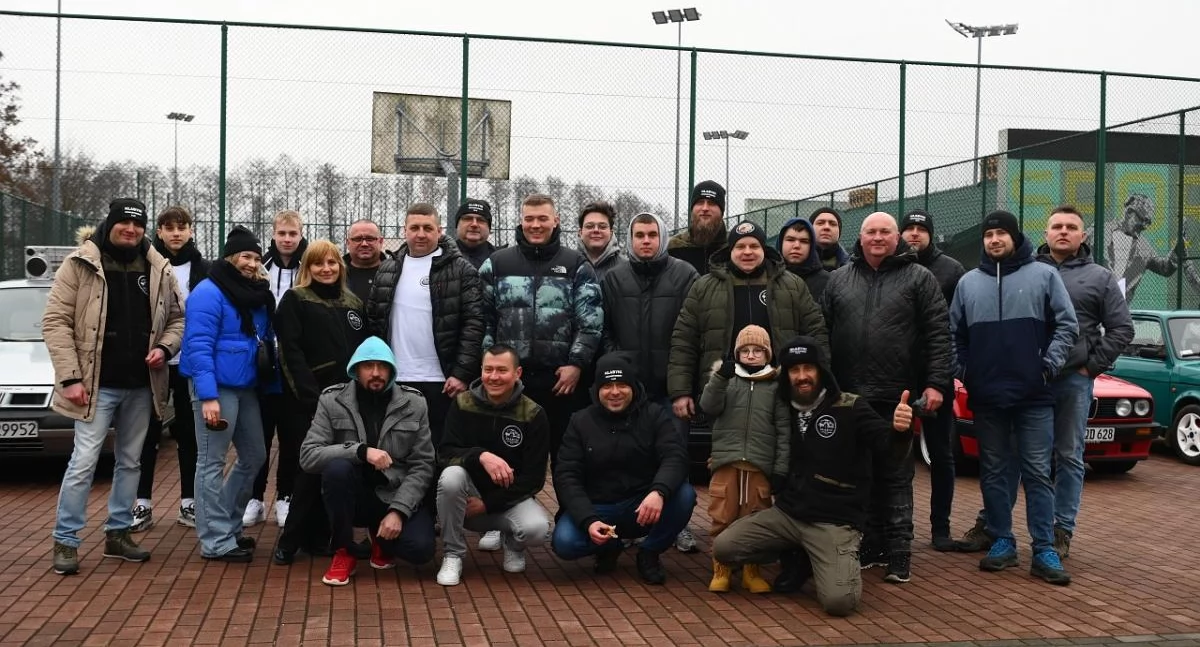 Sezon motoryzacyjny rozpoczęty z hukiem! Klasyki, ognisko i bieg ku pamięci w Kosutach [ZDJĘCIA]