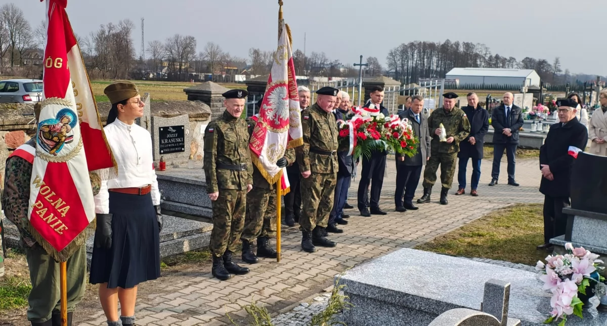Trzebieszów oddał hołd Żołnierzom Wyklętym! Wzruszające obchody z udziałem młodzieży i historyków [ZDJĘCIA]