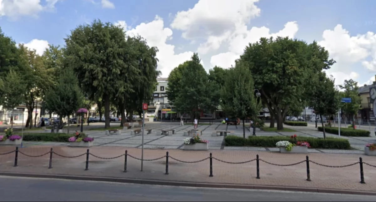 Plac Solidarności i Wolności w Łukowie lśni czystością! Radny dziękuje za skuteczne działania