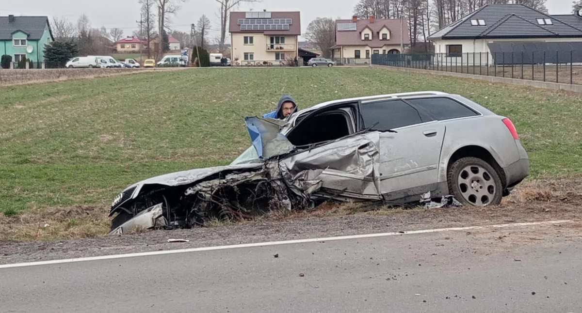 Droga Łuków - Międzyrzec zablokowana po wypadku w Dębowicy. Nieoficjalnie: Kierowca audi uciekł 