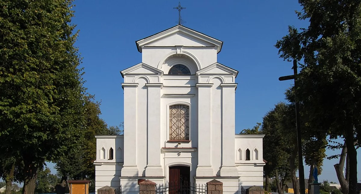 Remont kościoła w Adamowie! Parafia ogłasza przetarg – są środki na odnowienie elewacji