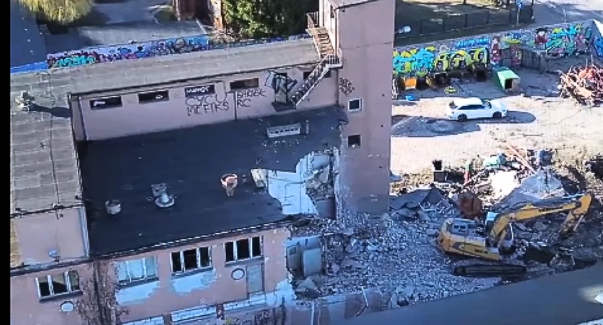 Wielkie zmiany na osiedlu Chącińskiego – ruszyła rozbiórka kotłowni PEC (WIDEO)