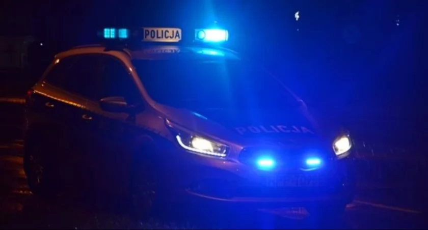 Zderzenie dwóch aut w Świdrach! Obaj kierowcy mieli po 51 lat – jeden z nich dostał mandat