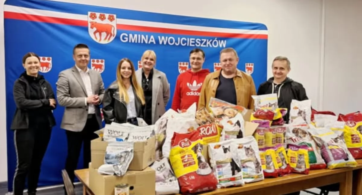 Członkowie Przymierza dla Ziemi Łukowskiej przekazali karmę dla zwierząt pod opieką Urzędu Gminy Wojcieszków