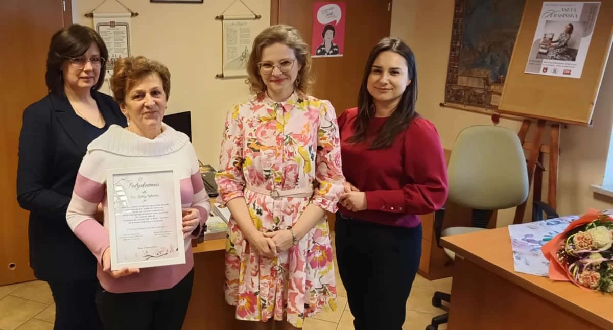 14 kobiet nagrodzonych przez pisarkę! Spotkanie autorskie z Anetą Krasińską w Dmininie przyciągnęło tłumy