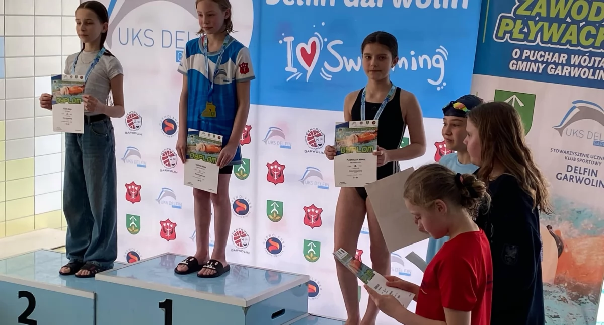 MKS Delfinek Łuków rządzi w wodzie! 13 medali i wielki triumf w Garwolinie!