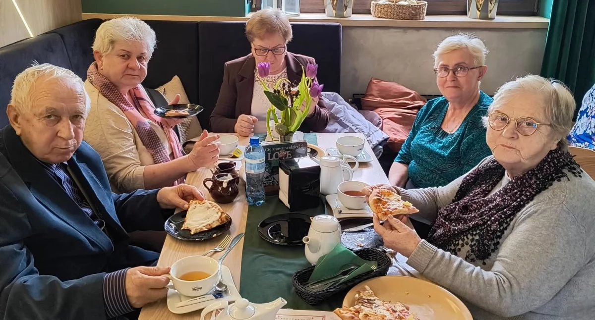 Film i pizza? Dla „Teraz pora na Seniora” to dopiero początek! Tak bawią się seniorzy z Gminy Łuków