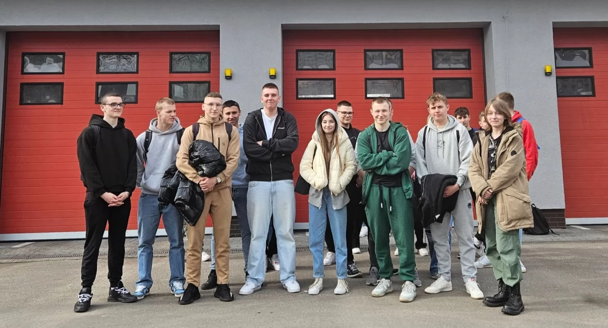 Strażacy, fotowoltaika i barokowe podziemia – nietypowa lekcja uczniów Zespołu Szkół nr 2 w Łukowie