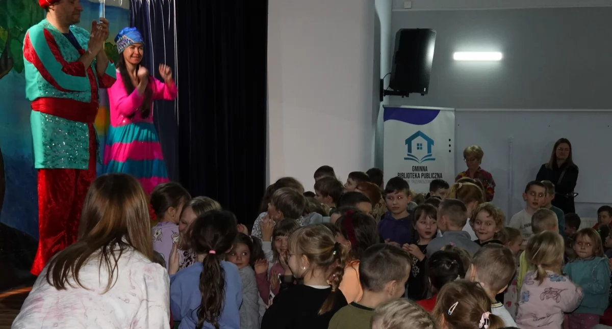 „Rubinowy Książę” oczarował dzieci z Trzebieszowa! Niezwykły spektakl z ważnym przesłaniem