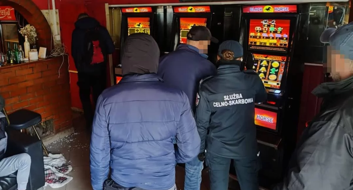 Lubelskie: Kryminalni wpadli na trop 24-latka, który ukrywał się w nielegalnym salonie gier!