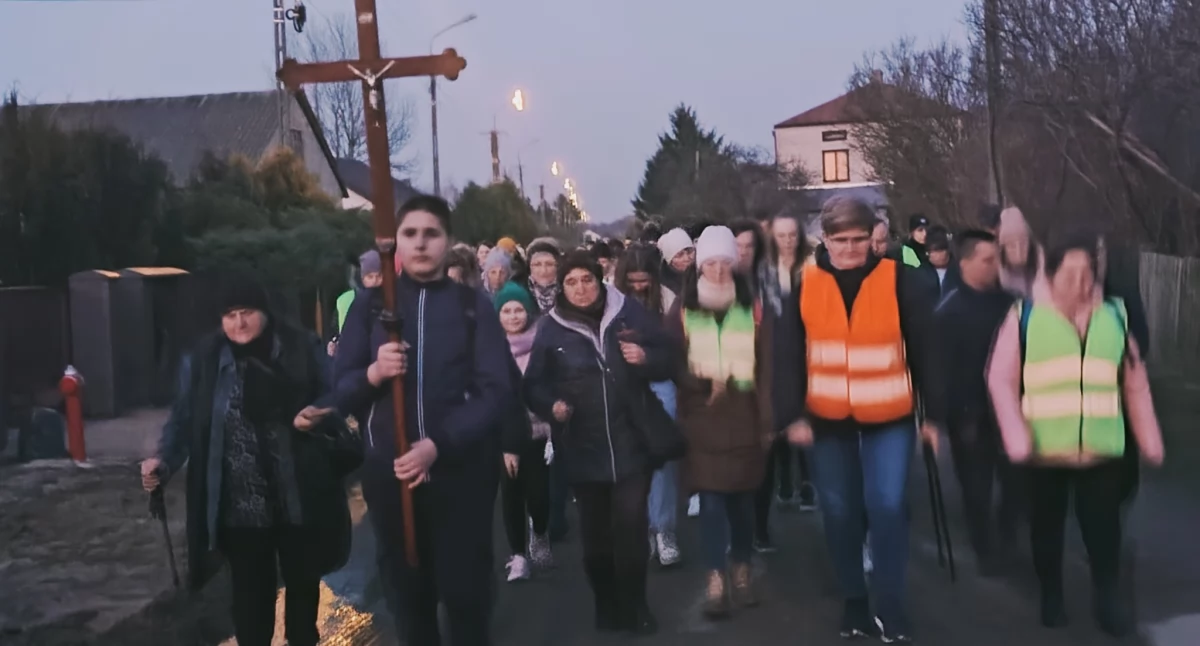Droga Krzyżowa z Adamowa do Woli Gułowskiej – modlitwa, wspólnota, wiara