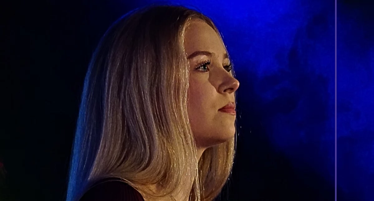 Sukces młodej wokalistki z Łukowa! Emilia Szcześniak wyróżniona na prestiżowym festiwalu w Warszawie