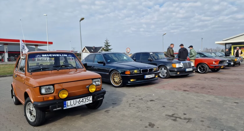 Youngtimerzy LLU rozgrzali asfalt! Klasyki z Łukowa na otwarciu sezonu w Mińsku Mazowieckiem [ZDJĘCIA]