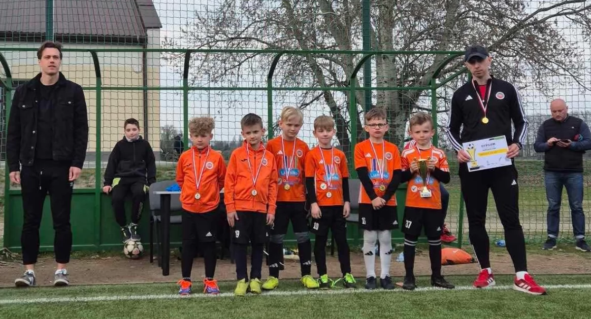 Złamana noga, lawina goli i serce do walki! Amplus Łuków błyszczy na Podlasie Cup 2025