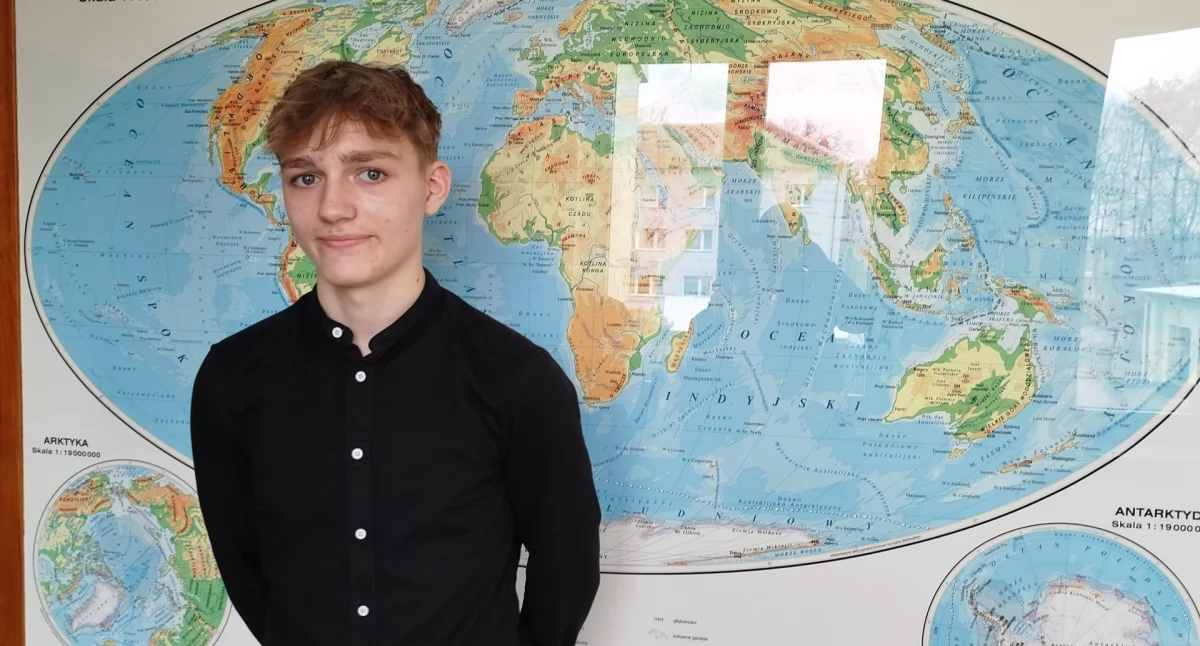 Mikołaj Wiśniewski z ZS w Hucie Dąbrowie podbija geografię! Jego sukces otwiera drzwi do najlepszych szkół